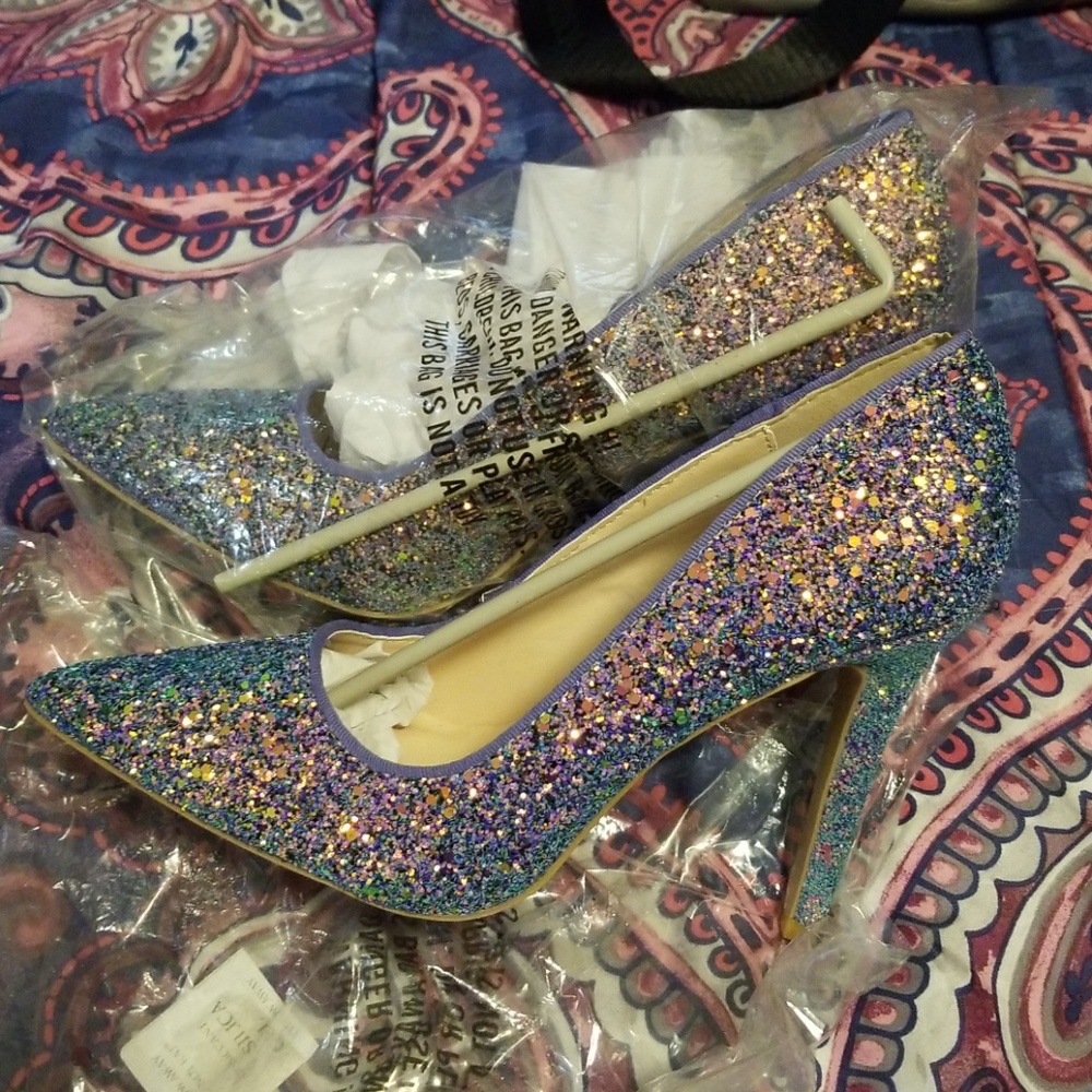 Shoes - Picture 2 of 3